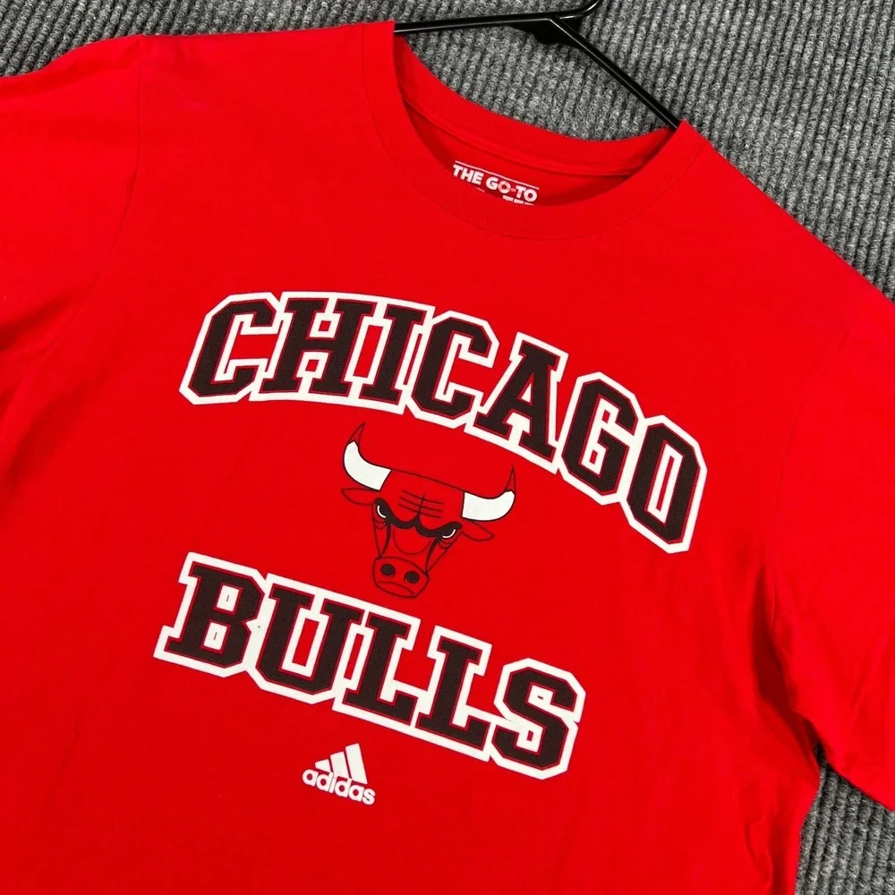 Chicago Bulls Shirt Mens Medium Red Short Sleeve Adidas NBA Basketball Casual